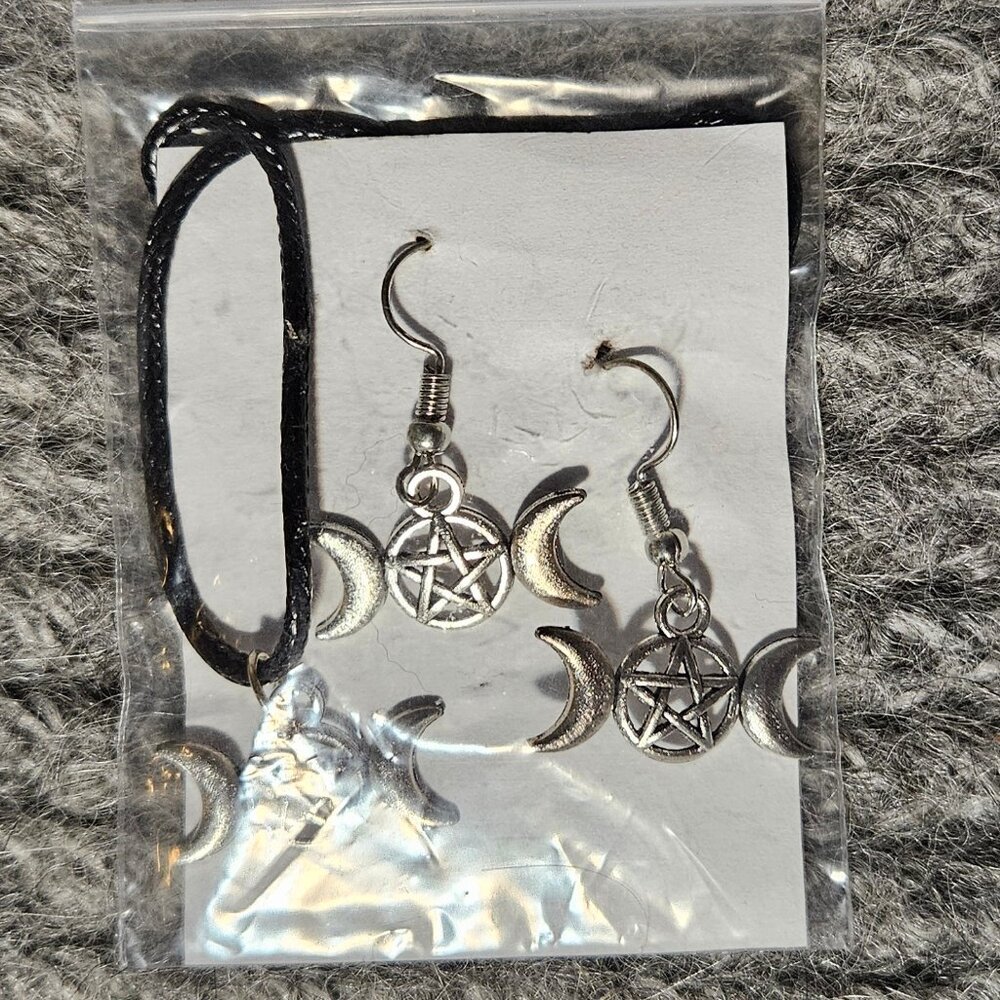 Triple moon and pentagram, 2.8 cm wide, charm pendant and earrings set, new